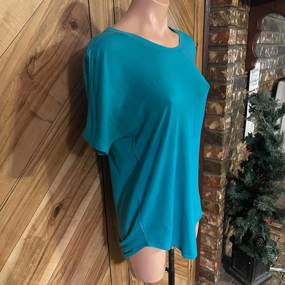 The North Face Women’s Small Teal FlashDry Short Sleeve Shirt Flawed - Picture 4 of 10